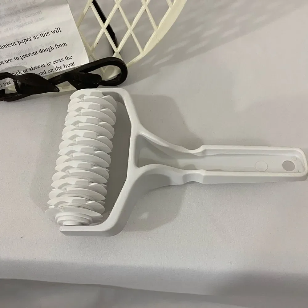 NWOT Lattice Pie Crust Cutters